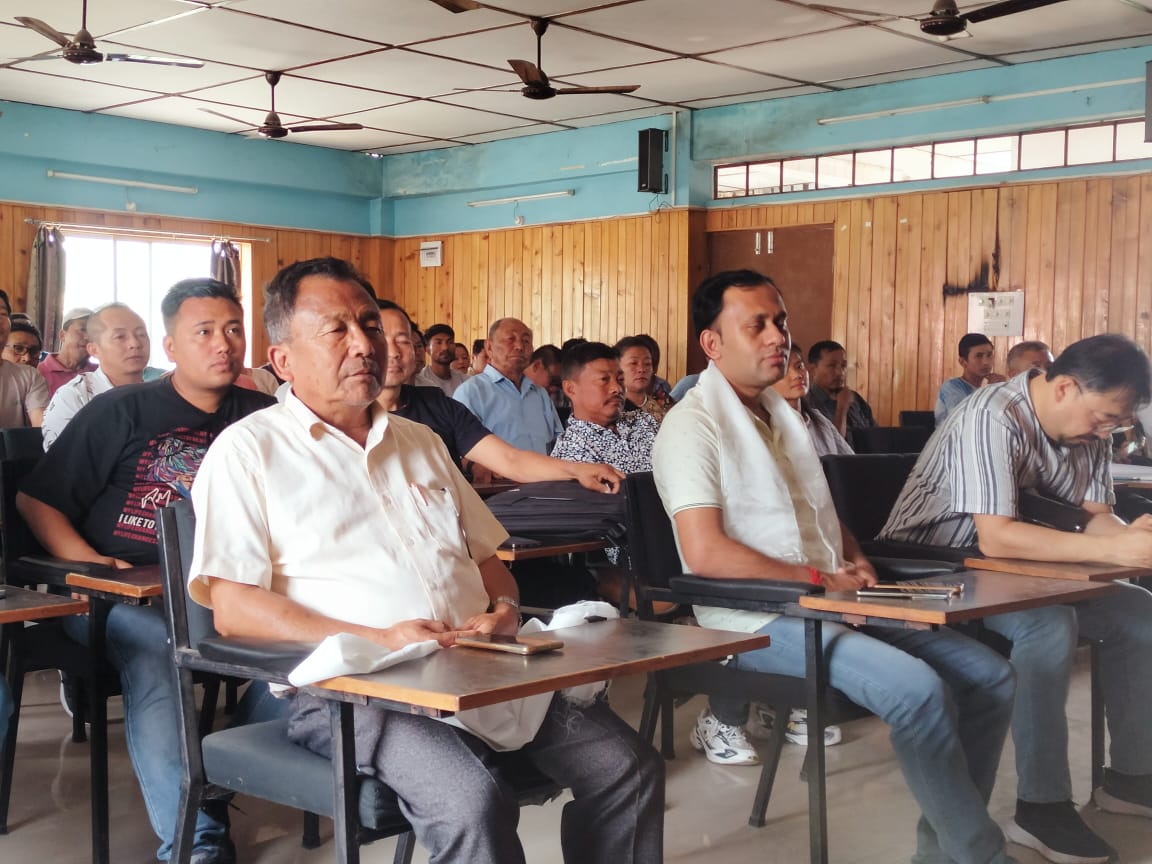 गोरुबथानमा वैकल्पिक नगदी खेती सम्बन्धी कार्यशालामा उपस्थित समूह