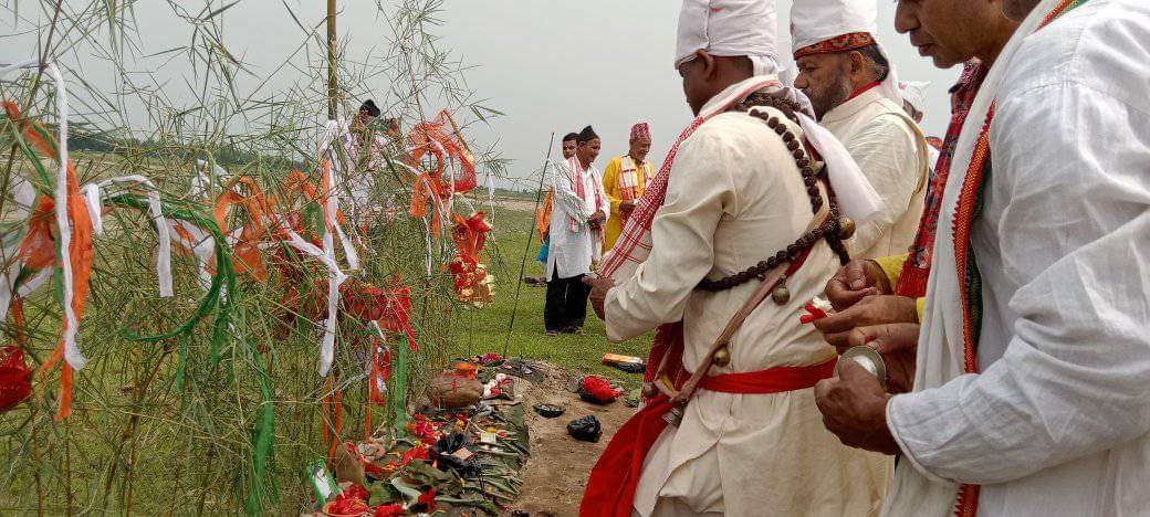 असममा गोर्खा खश जातिका ११ समुदायले एकसाथ गरे संसारी माई पुजा