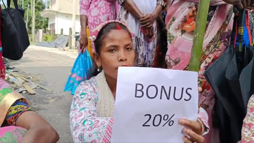 २० प्रतिशत बोनसको मागमा श्रमिकहरू सडकमा उत्रिए